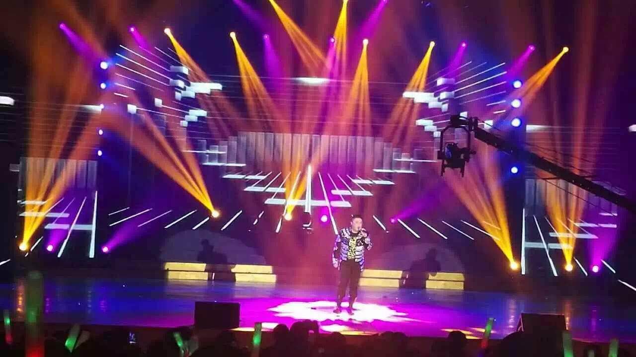 聚友大酒店一楼阳光厅灯光秀